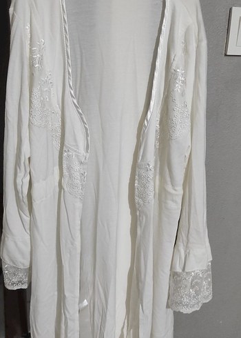 Uzun Kollu Beyaz Nakışlı lohusa sabahlık hiç kullanılmadı yeni - Görsel 3