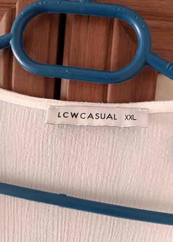 Beyaz V Yakalı Bol Kesim Kadın Bluz - Görsel 5