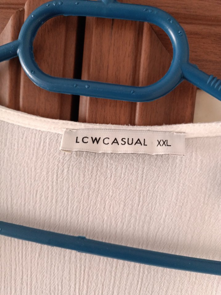 Beyaz V Yakalı Bol Kesim Kadın Bluz - Görsel 5