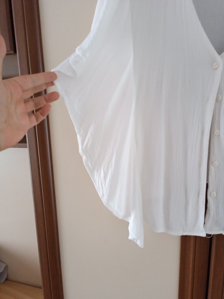 Beyaz V Yakalı Bol Kesim Kadın Bluz - Görsel 2