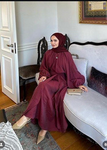 Leona Balon Kol Bordo etekli takım 3 parçadan oluşmaktadır. - Görsel 2