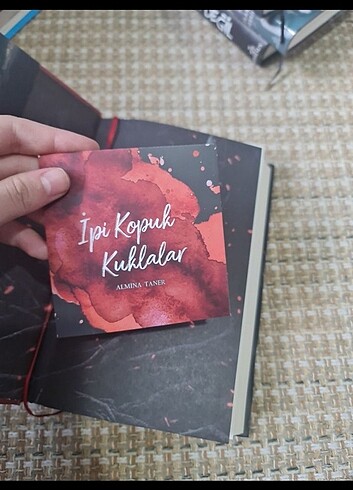  İpi kopuk kuklalar
