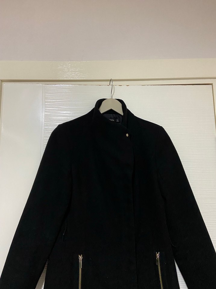 Fermuar Detaylı Siyah Kaban - Görsel 3