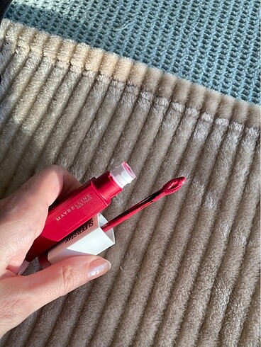Beden kırmızı Renk Maybelline super stay matte ink