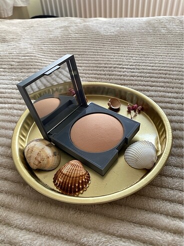 Alix Avien terracotta powder