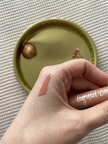 Beden Victoria?s Secret lip lacquer
