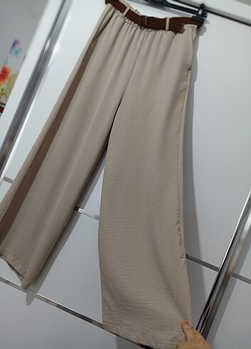 Bej renkli kemerli pantolon