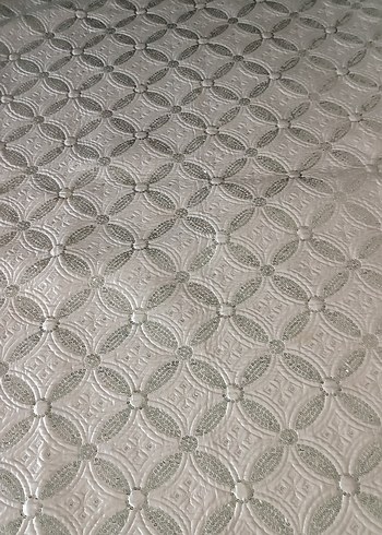 Diğer Nakışlı Beyaz Gri Yatak Örtüsü