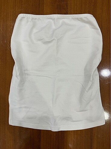 ambar yandan yırtmaçlı straplez crop bluz