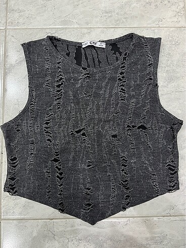 ÇTN yırtık desenli crop bluz