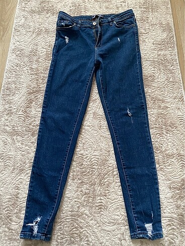 Paça detaylı kot pantolon