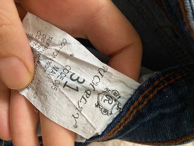 31 Beden mavi Renk Paça detaylı kot pantolon