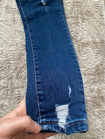 H&M Paça detaylı kot pantolon