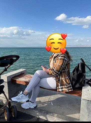 Püsküllü paça detaylı kot pantolon