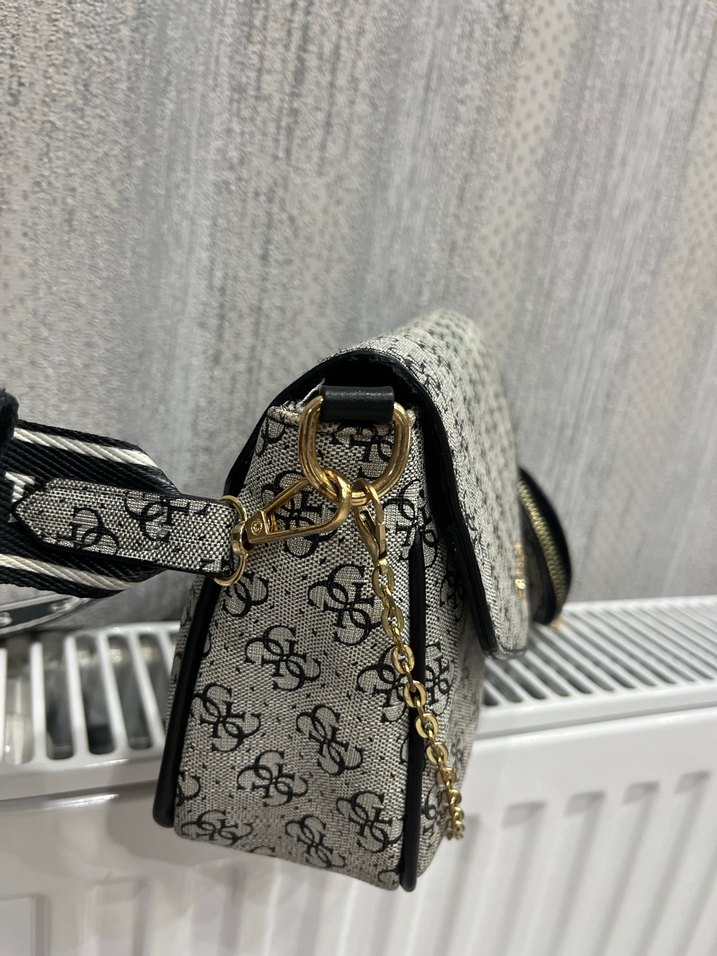 Zincir Detaylı Beyaz Yılan Desenli Kadın Çanta - Görsel 4