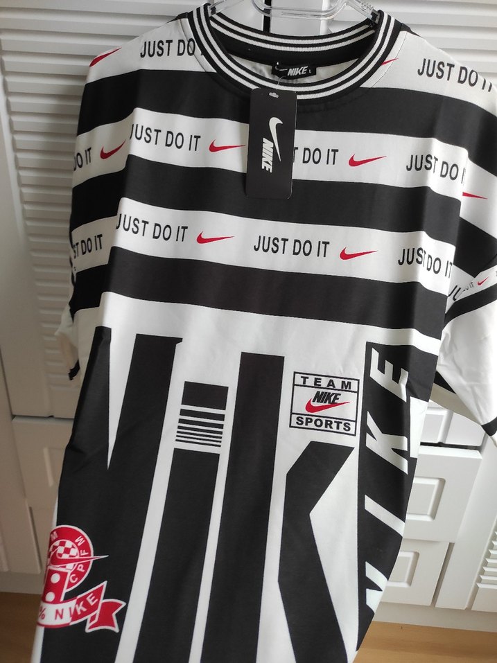 Nike Renkli Baskılı Erkek Tişört - Görsel 2