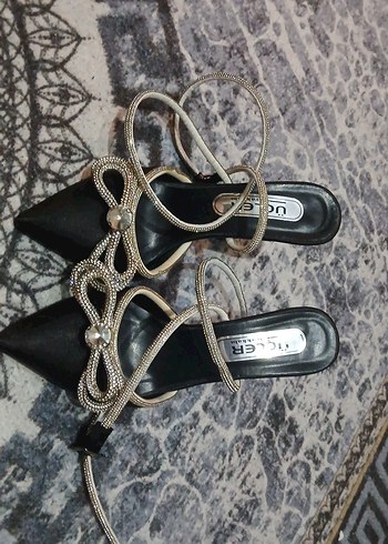 Diğer taş detaylı parlak stiletto