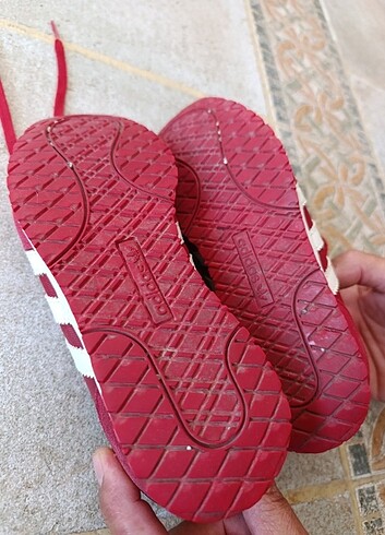 35,5 Beden Adidas ayakkabı 