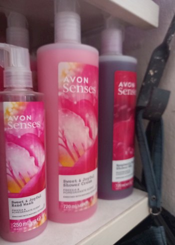 Avon Senses Tatlı ve Neşeli Duş Jeli 720 ml