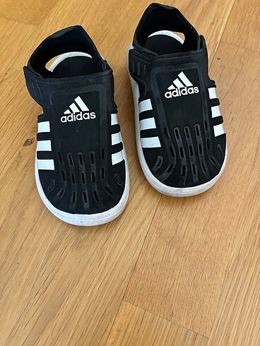 Adidas sandalet