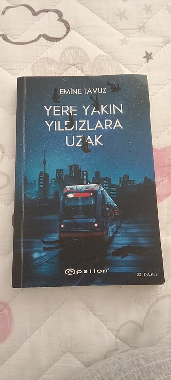 Yere Yakın Yıldızlara Uzak Emine Tavuz 