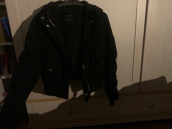 Bershka kapüşonlu crop mont