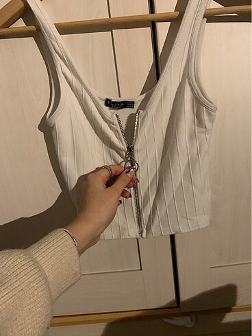 Bershka Fermuarlı askılı crop top