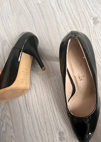 Kadın Siyah Parlak Rugan Stiletto Topuklu Ayakkabı - Görsel 4