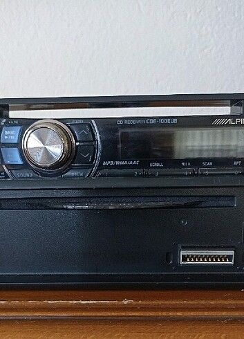 Sony APİNE CD RECEYER CDE-100 EUP CD USB AUX 50*4 ÇİKİŞ