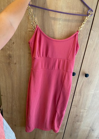 Zincir Detaylı Pembe Midi Elbise