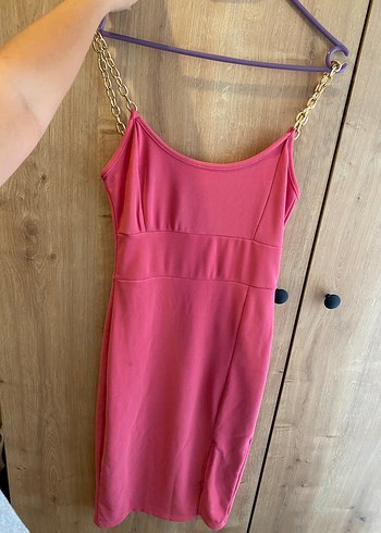 Diğer Zincir Detaylı Pembe Midi Elbise