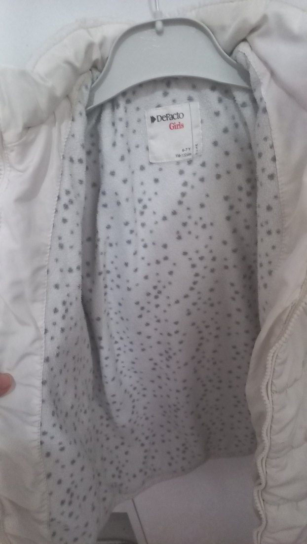 Beyaz Düğmeli Kız Çocuk Mont - Görsel 3