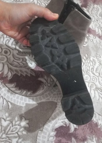 Gri Süet Fermuarlı Kadın Dolgu Topuk Bot - Görsel 2