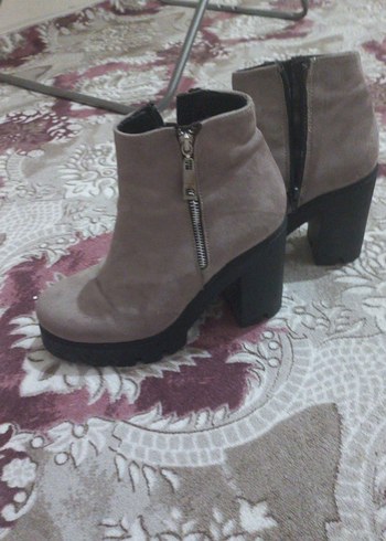 Gri Süet Fermuarlı Kadın Dolgu Topuk Bot - Görsel 7