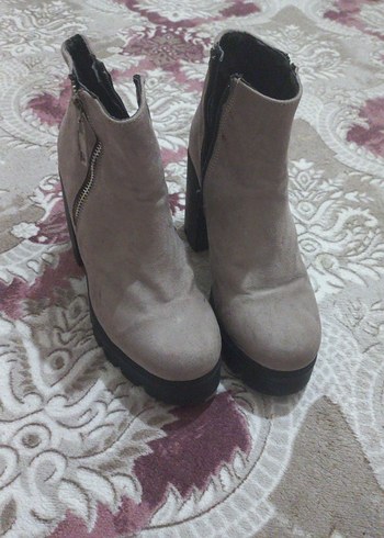 Gri Süet Fermuarlı Kadın Dolgu Topuk Bot - Görsel 4