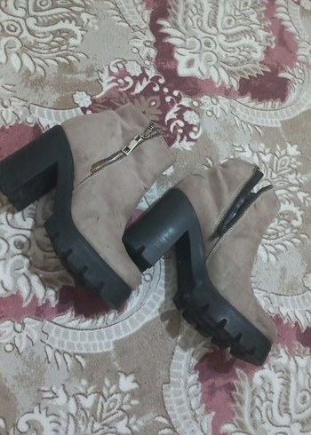 Gri Süet Fermuarlı Kadın Dolgu Topuk Bot - Görsel 6