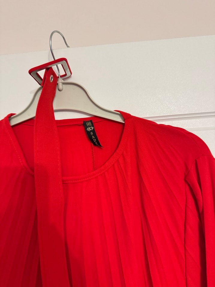 Kırmızı Uzun Salaş piliseli Elbise - Görsel 4