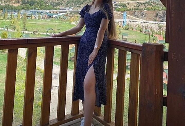 Yırtmaçlı elbise