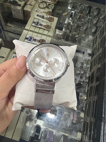 Hilfiger saat