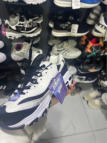 36 Beden siyah Renk Skecher spor ayakkabı