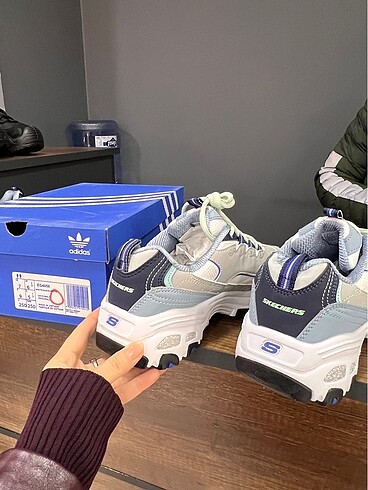 36 Beden lacivert Renk Skechers spor ayakkabı
