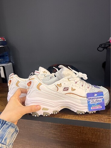 37 Beden beyaz Renk Skechers spor