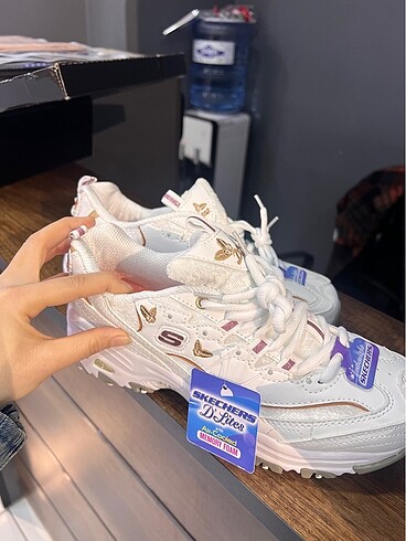 37 Beden Skechers spor