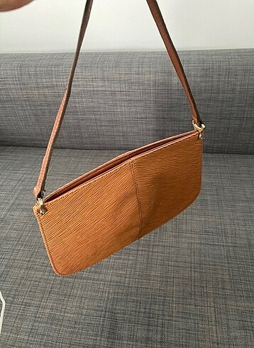 Beden Louis vuitton kol çantası