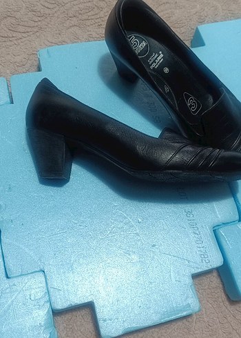 Beyaz Rugan Dolgu Topuklu Kadın Klasik Ayakkabı - Görsel 3