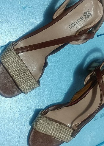 Beyaz Rugan Dolgu Topuklu Kadın Klasik Ayakkabı - Görsel 8