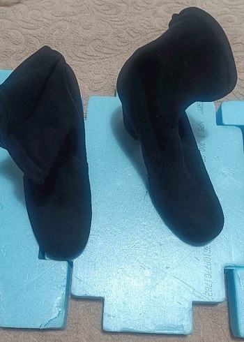 Siyah Süet Tokalı Gotik Topuklu Kadın Bot - Görsel 4