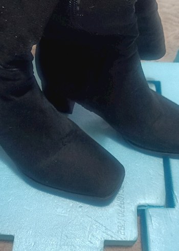 Siyah Süet Tokalı Gotik Topuklu Kadın Bot - Görsel 11