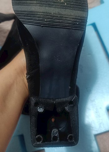 Siyah Süet Tokalı Gotik Topuklu Kadın Bot - Görsel 10