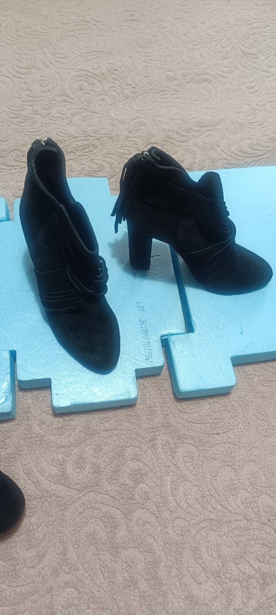 Siyah Süet Tokalı Gotik Topuklu Kadın Bot - Görsel 3